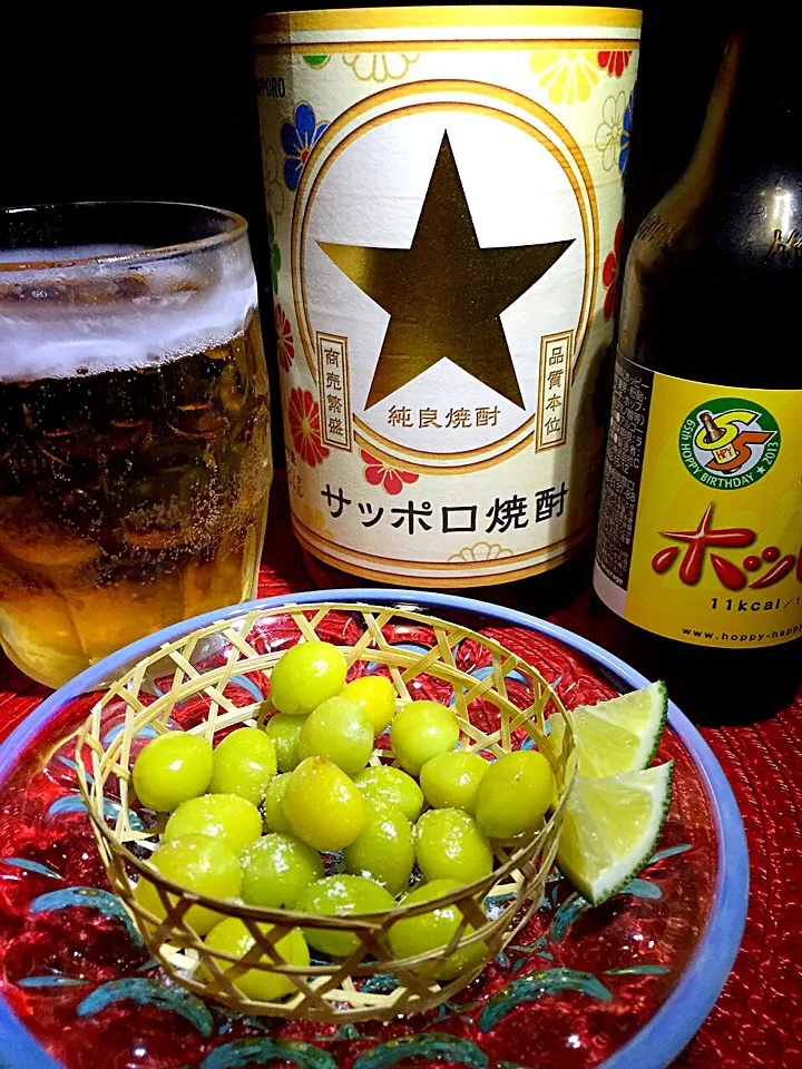 ぎんなんの塩茹&サッポロ焼酎ホッピーで🍻|あつしさん