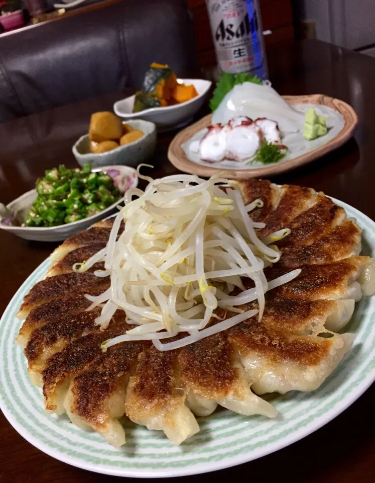 Snapdishの料理写真:✨浜松餃子焼いちゃいました😍|中さんさん