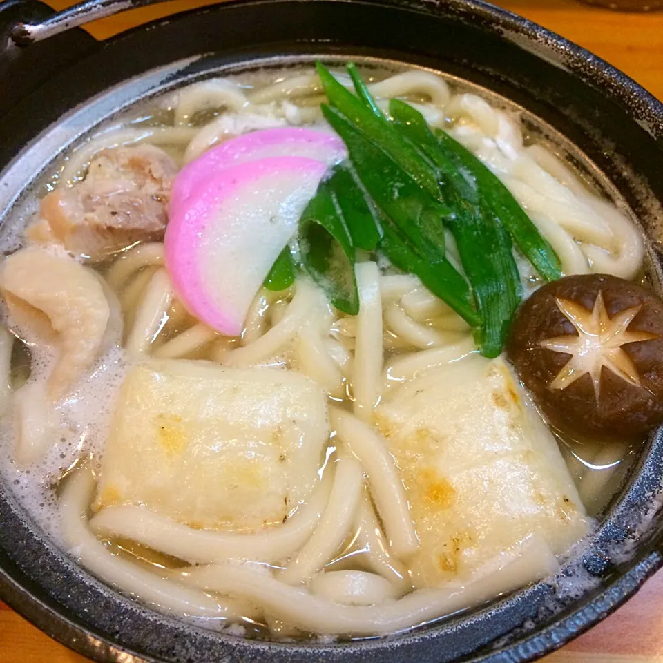 Snapdishの料理写真:鍋焼きうどん＋お餅2個👍|梅花権現さん