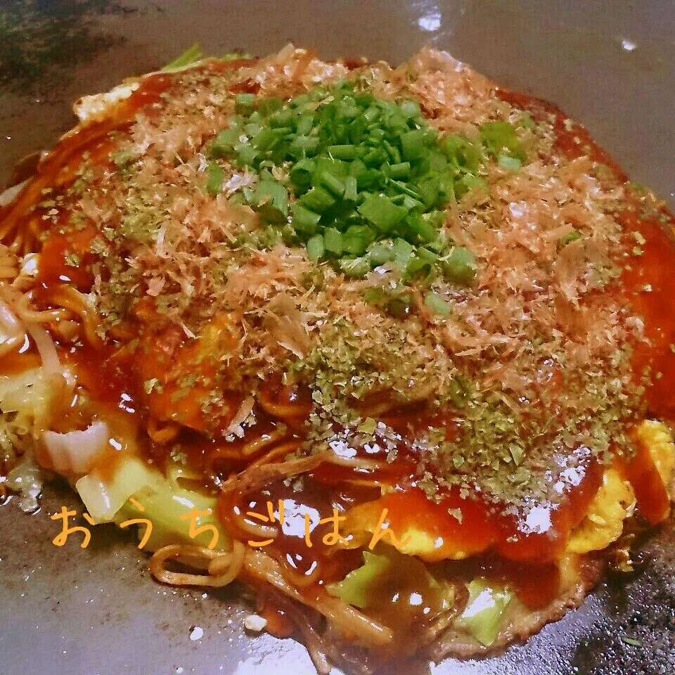 Snapdishの料理写真:今夜はお好み焼き(*´ー｀*)またキムチたっぷり入り(*^▽^)/★*☆♪
風がかなり強くなってきました(*_*;台風どうかな・・・|シェリリンさん