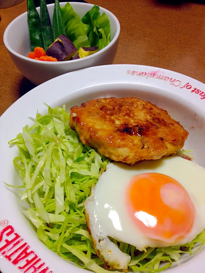 ロコモコ丼と温野菜|どかべんべんさん