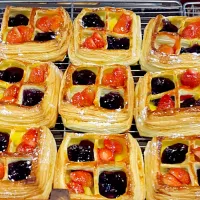 Snapdishの料理写真:blueberry and strawberry danish|Chaterine Iswantoさん