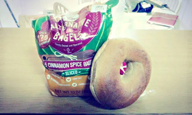 Oct 3. Tea @ 6pm #cinnamon #bagel #120calories #cheese|Ren Bhaiさん