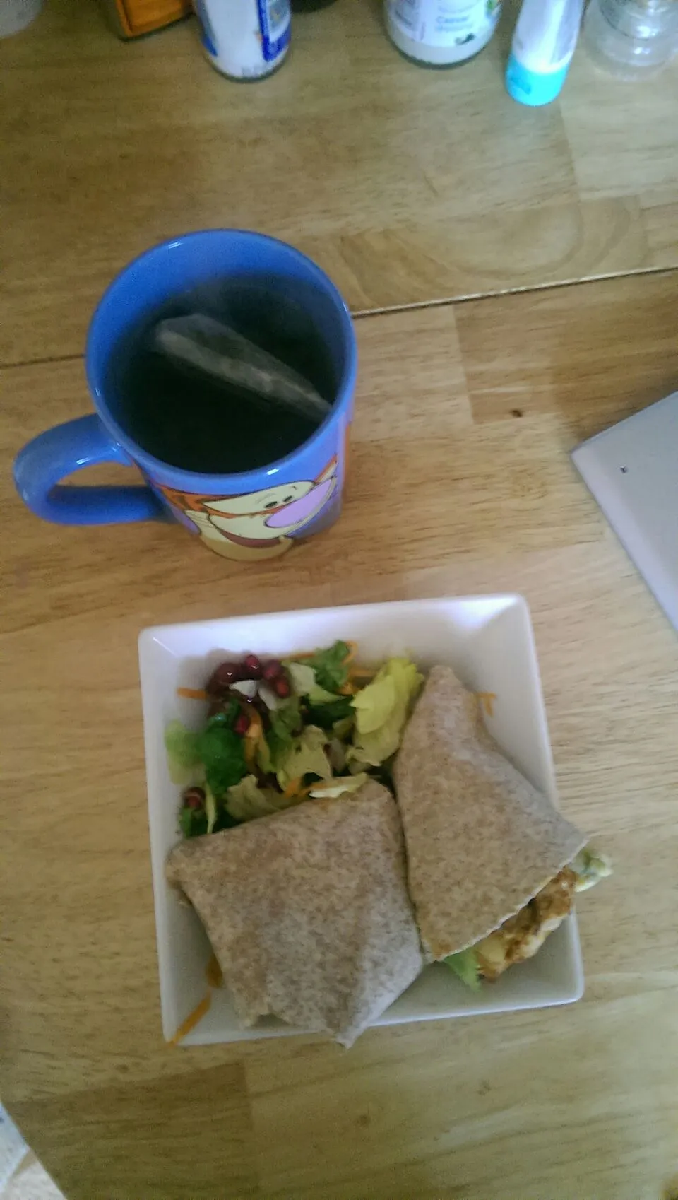 Snapdishの料理写真:chicken mince burgers with blue cheese in wholemeal tortila parcels|CRさん