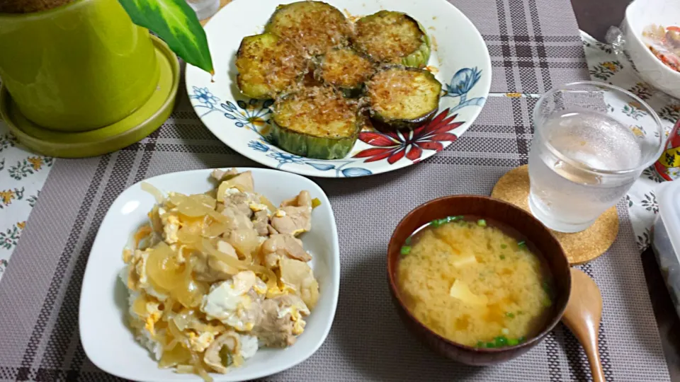 親子丼&トロなすのステーキ、豆腐のお味噌汁～♪|三宅章人  Akihito Miyakeさん