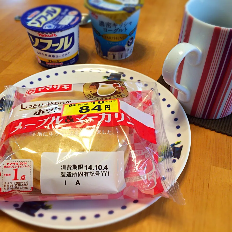 ホットケーキ アイスコーヒー ヨーグルト|さるさん