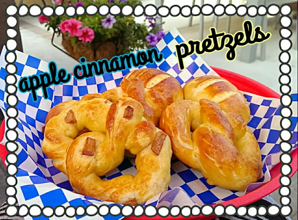 Snapdishの料理写真:Miah's homemade apple cinnamon pretzels!
五歳の娘の手作りです。🐼💕|The Reinhartsさん