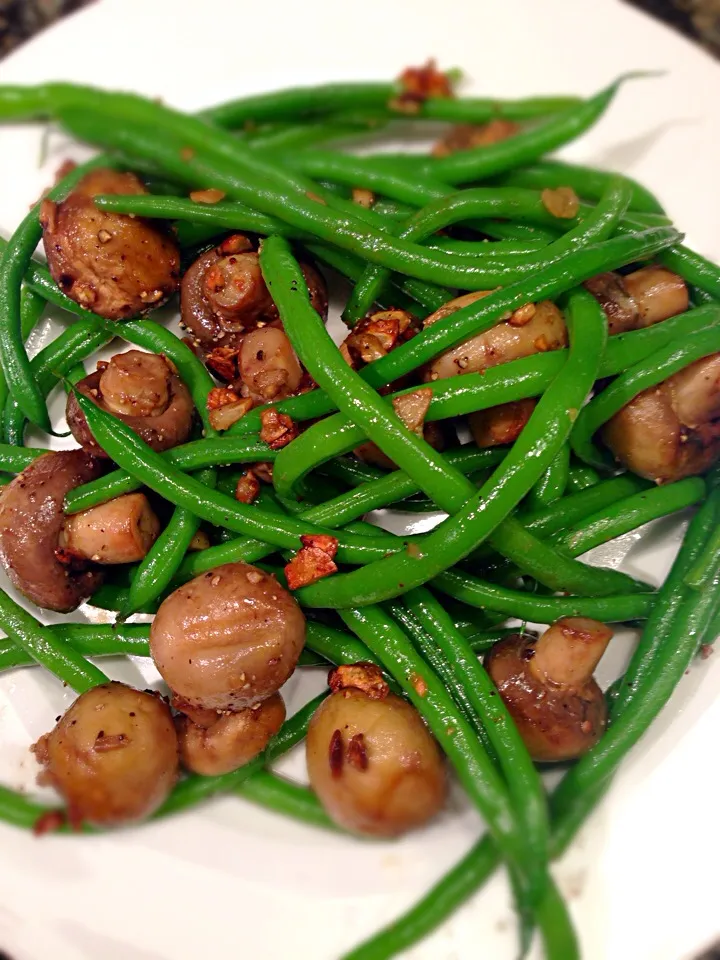 Tossed Bean an Button Mushroom in Salt pepper garlic|Allissa Zhaoさん