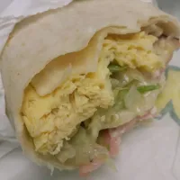 subway egg, ham and cheese wrap with lettuce and sweet onion sauce..|Julianaさん