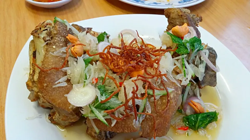 Deep-feied Pig's Trotters with Pomelo Dressing|Yvonne Limさん