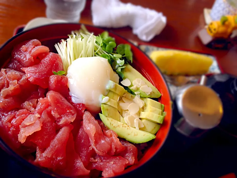 まぐろアボカド丼|みやさん