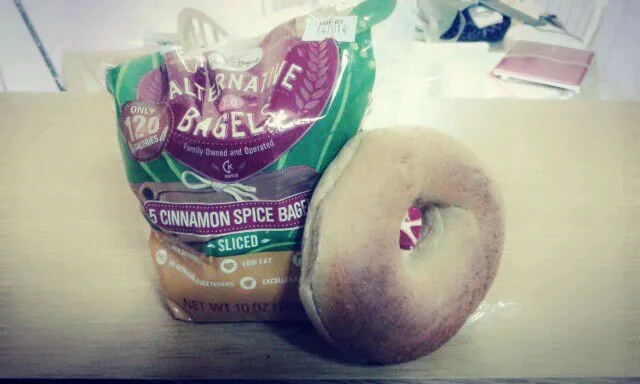 Oct 4. Bagel with cheese @ 1pm|Ren Bhaiさん