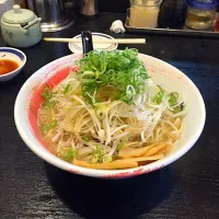 Snapdishの料理写真:ラーメン研究所 伊勢原市|nyatrueさん