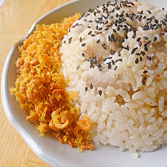 sprinkle Myanmar dried shrimp seasoning on Southeast Asia sweet-potato-rice|roseさん