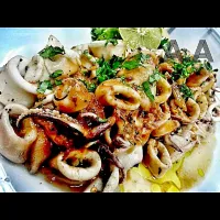 Snapdishの料理写真:calamari stir fry in Chipotle sauce.|Ahmedさん