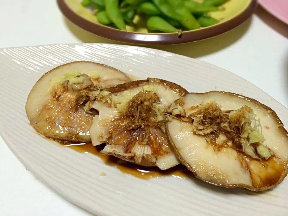 肉厚の椎茸が食べたくなって‼︎しょうが醬油で♡|みくみくさん