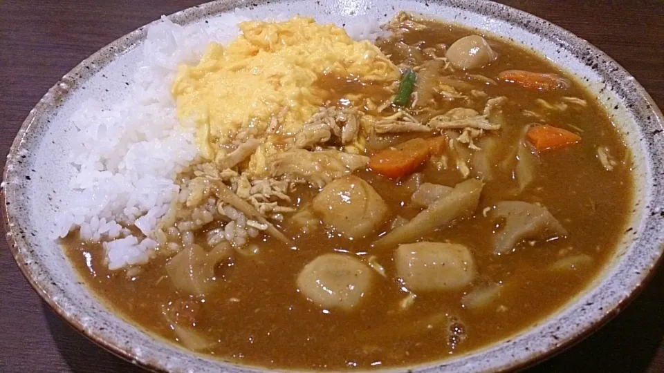 蒸し鶏と根菜の和風カレー スクランブルエッグトッピング|ボンゴさん