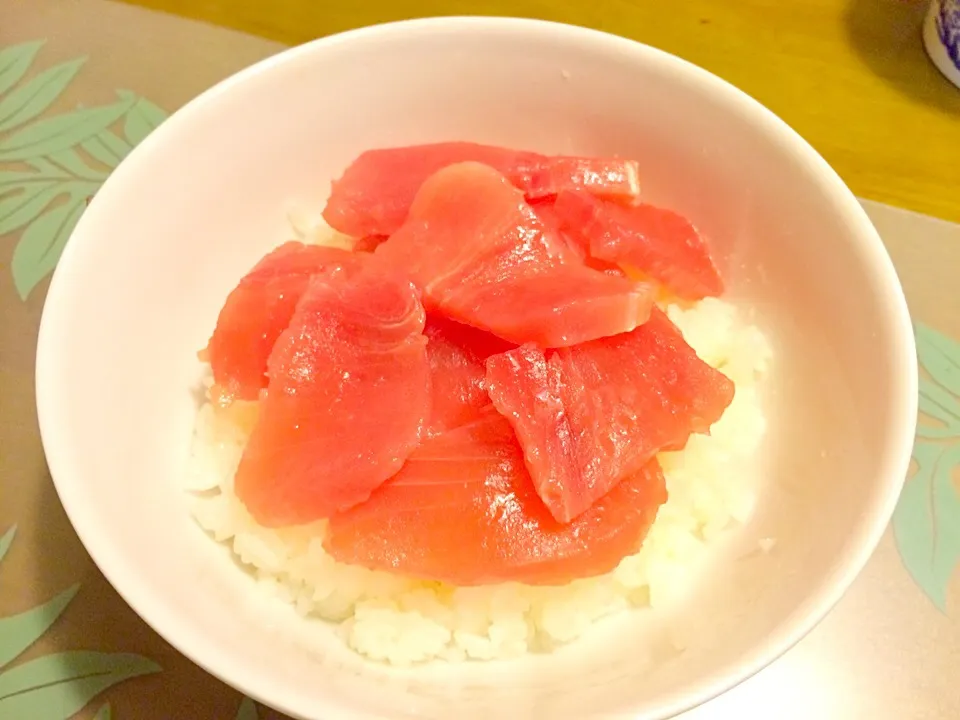 Snapdishの料理写真:マグロ丼で夕食🍚ダンナさまバージョン🍚|かずみさん