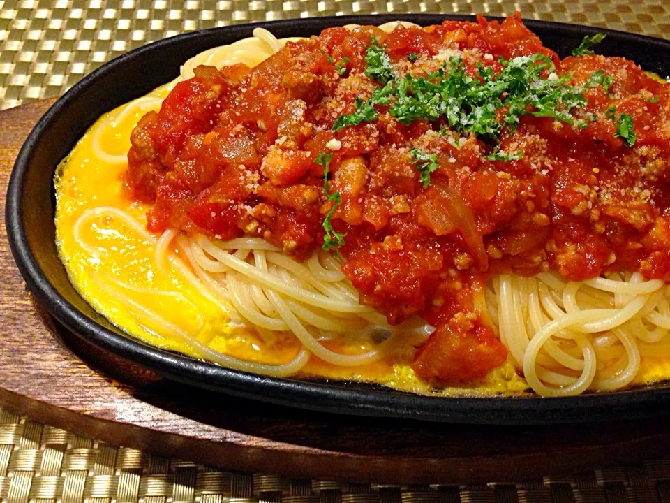 Sho-koさんの料理 Today Lunch is スパゲッティ ミートソース(ボロネーゼ) しょーこちゃん特製のトマトソース＆デスソース＆四川唐辛子DE激辛になっちゃいましたよ〜 旨い！ヾ(≧∇≦*)/ドヤッ！|TETSU♪😋さん