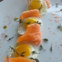 quail eggs with smoked salmon|Ahmedさん