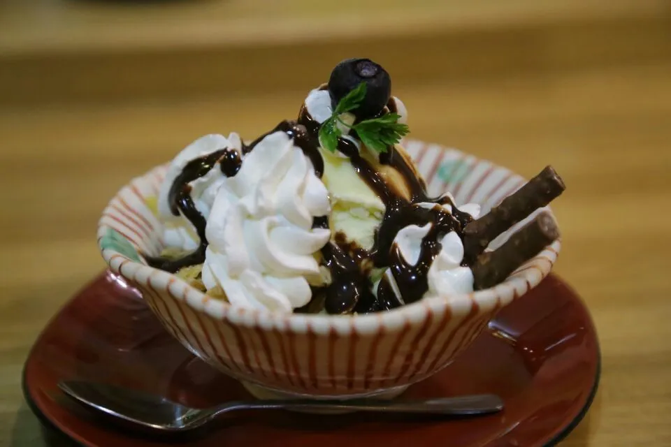 うどん屋さんで食べた 小さなパフェ♪|マカロンさん