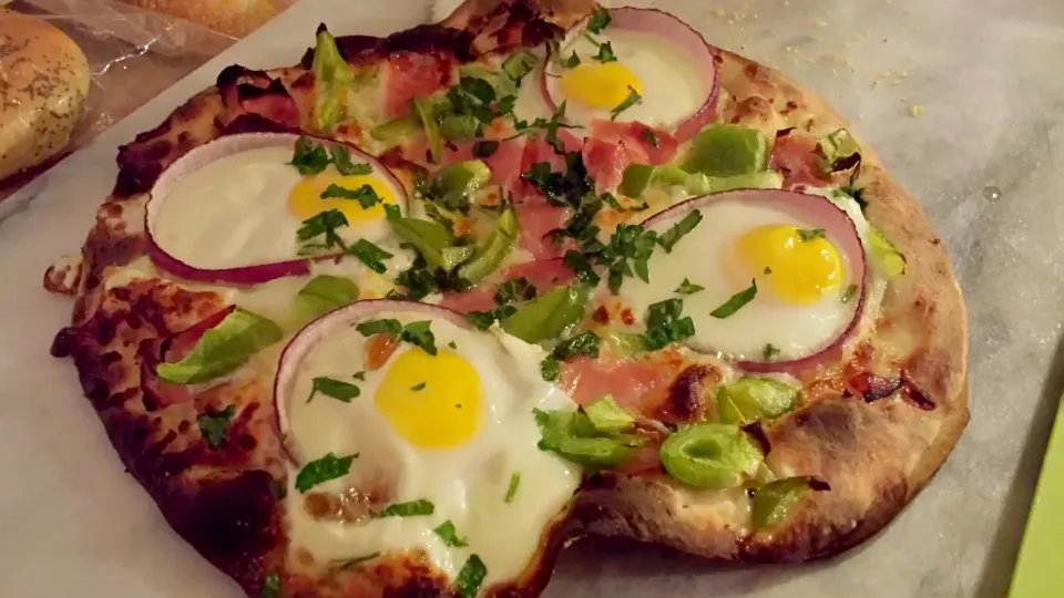 Breakfast Pizza|Y-vo Martinezさん