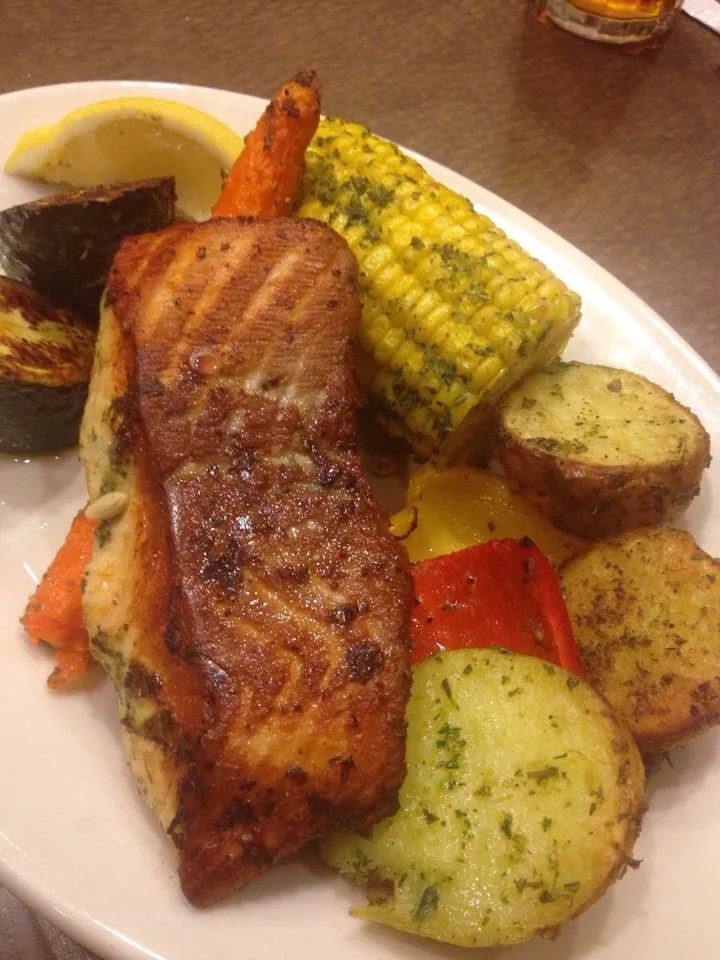 Grilled Salmon and Veggies and Rustic Potatoes|irene Carranzaさん