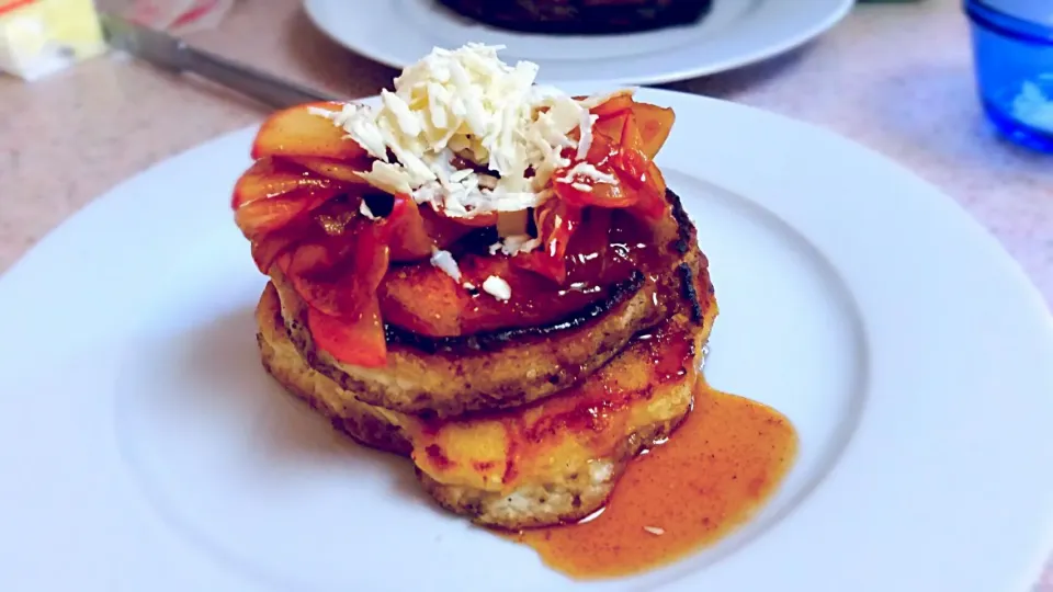 Home made pancakes with apple honey and white chocolate|Michael M Schleyerさん