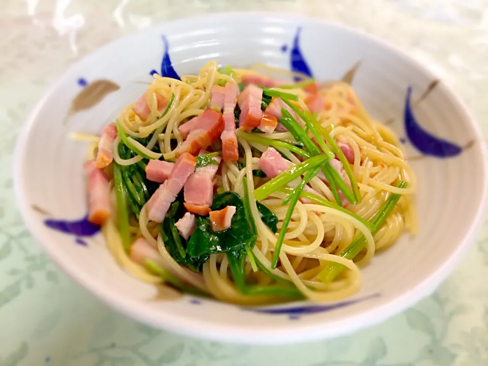 ベーコンとほうれん草のペペロンチーノ|ほくろさん