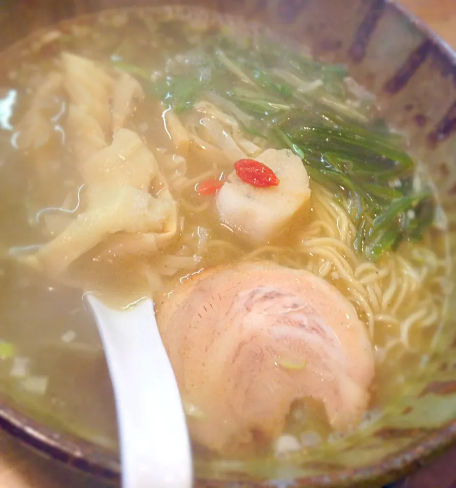 煮干し塩ラーメン。香ばしい煮干の香りがイイ！|リュカさん