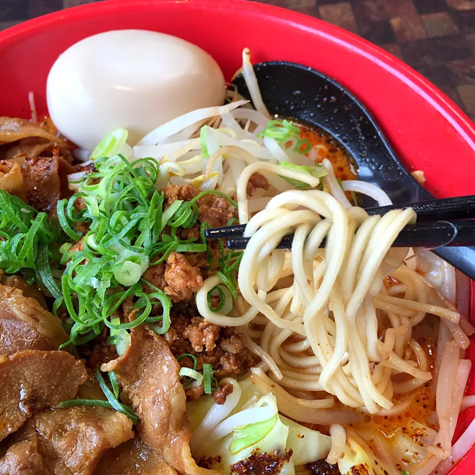 担々麺 (辛さ増し、野菜増し、バラ肉、半熟煮玉子トッピング)|maixx ใหม่さん