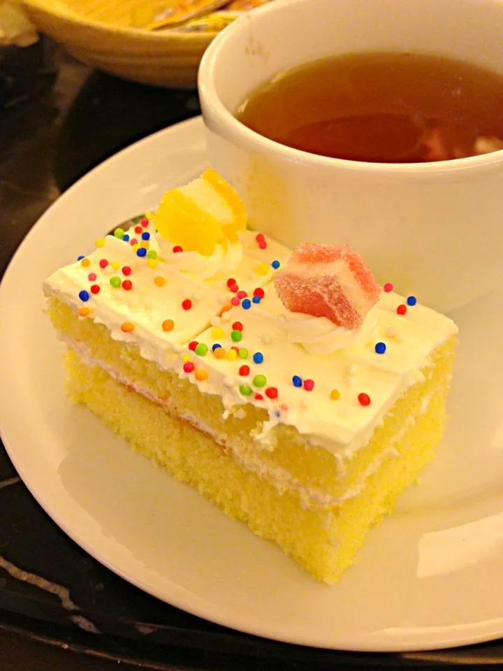 Butter cake with lemon tea|PhUnGさん