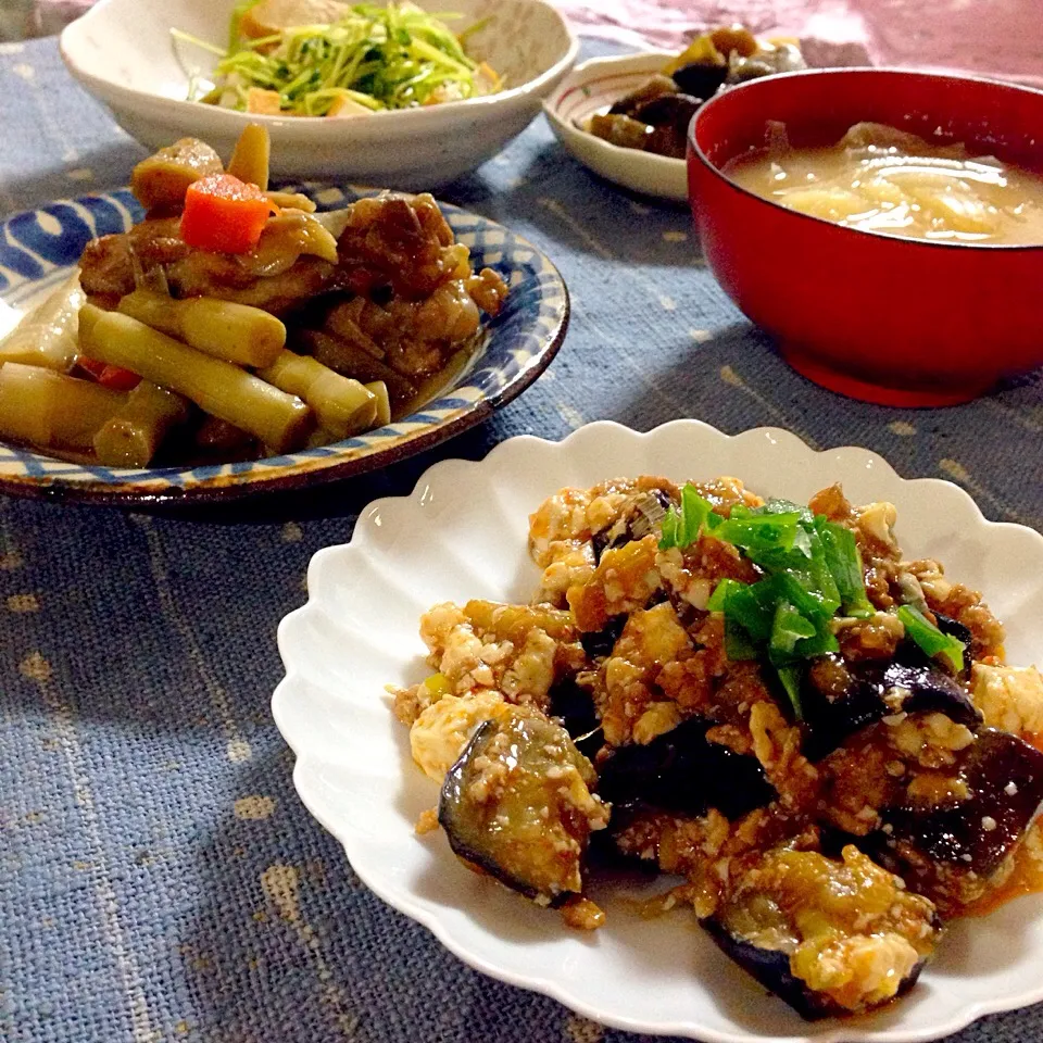 麻婆茄子と豆腐(￣▽￣;) 煮物。厚揚げと豆苗の出汁煮。茄子とピーマンの味噌炒め。お味噌汁。|Kumi_loveさん