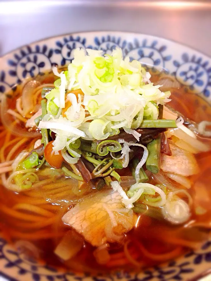 Snapdishの料理写真:温かい山菜蕎麦😋|Miri Orinoさん