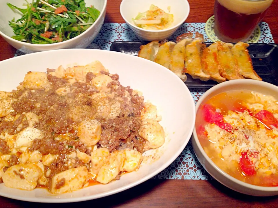 麻婆豆腐丼＊水菜と春菊のタラコ和えサラダ＊餃子＊トマトと玉子のごまスープ(^o^)|basilさん