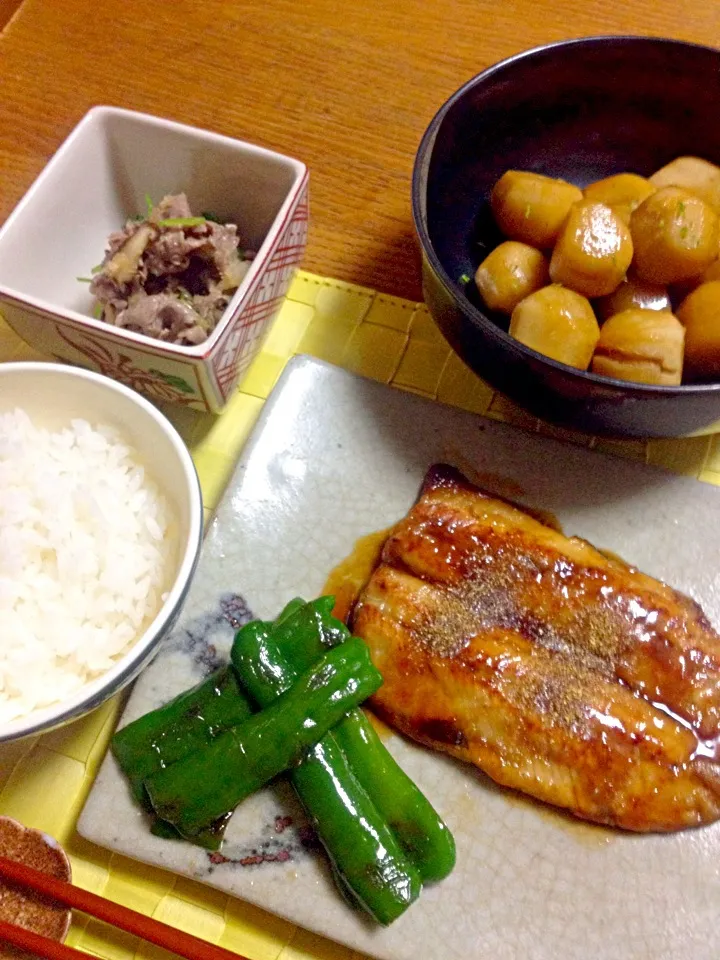 鰯の蒲焼き、里芋のにころがし、牛肉のしぐれ和え。ザ・和食|chouchouさん