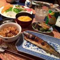 Snapdishの料理写真:秋の味覚満載の夕飯♬サンマに舞茸バター醤油炊き込み♡|conariromuさん