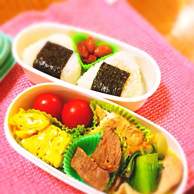 Snapdishの料理写真:ステーキとおにぎり弁当|wanaminさん