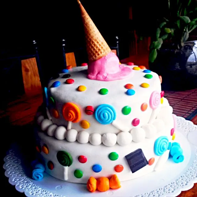 Torta fantasia de dulces...|Sabores del Fuegoさん