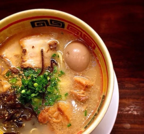 九州じゃんがら ラーメン
台風の影響で大雨
繁盛店も空いてますね
“ぽつねんと
     ただひたすらに
                    麺すする”|Yogiさん