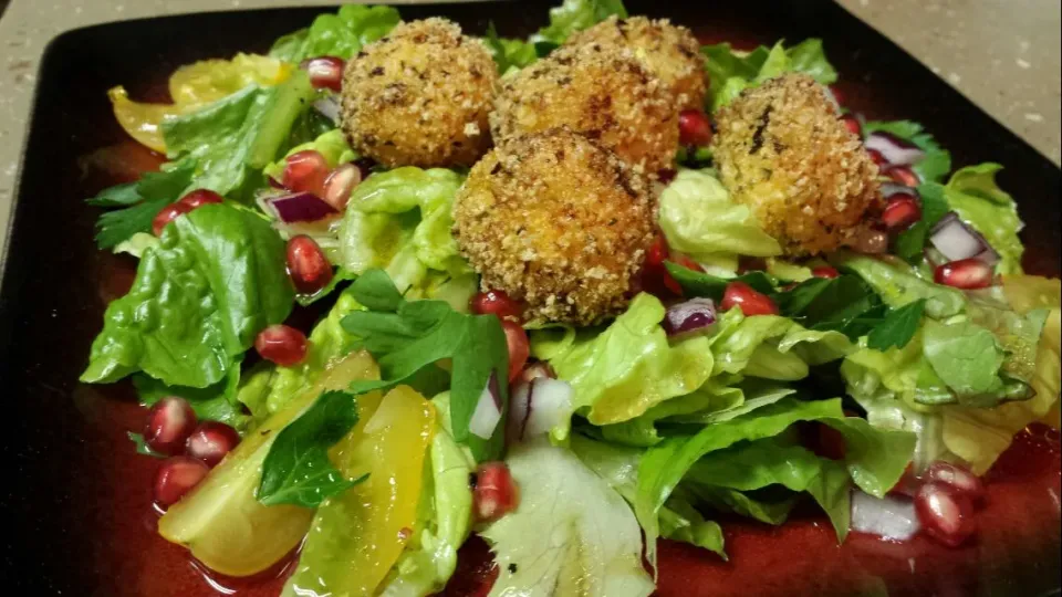 Fried goat cheese salad|Culinary Kissesさん