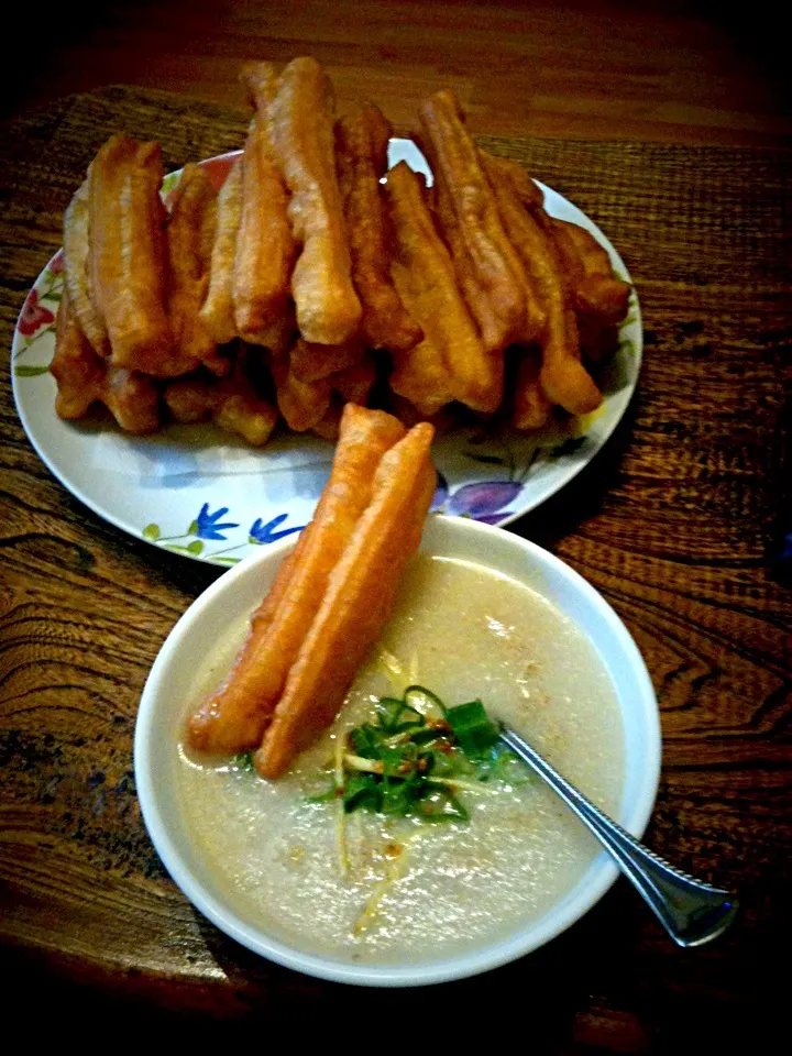 Snapdishの料理写真:Chinese Porridge with Mince Pork, and Chinese Bread stick.|Eveさん