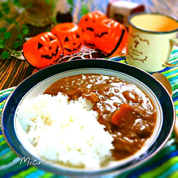 Snapdishの料理写真:一晩寝かせたカレーde朝ごはん♪(*^^*)|michaeさん