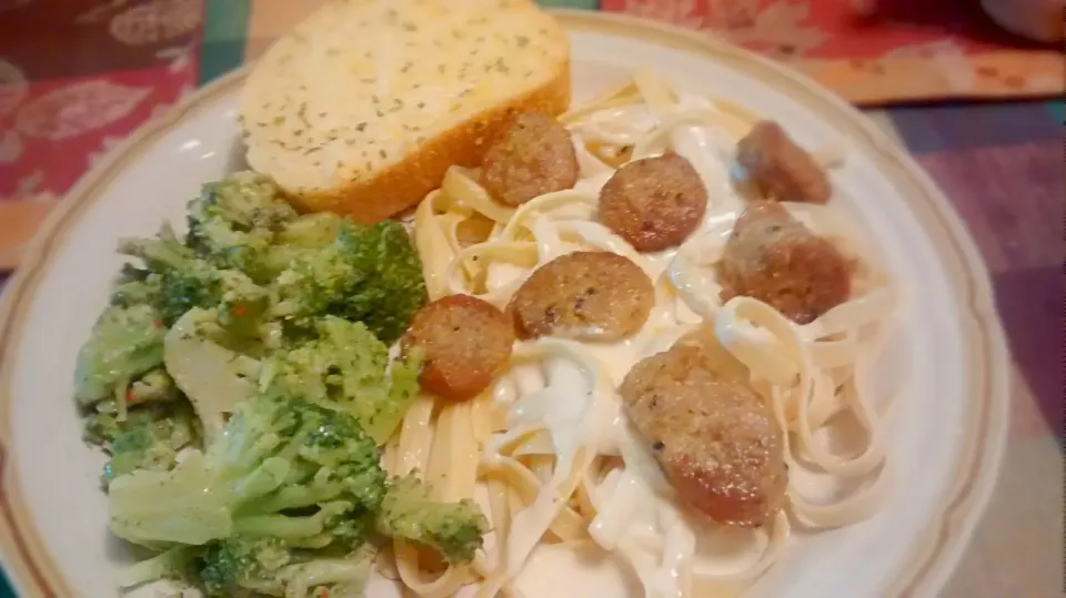 Snapdishの料理写真:Sausage Alfredo|erin viozziさん