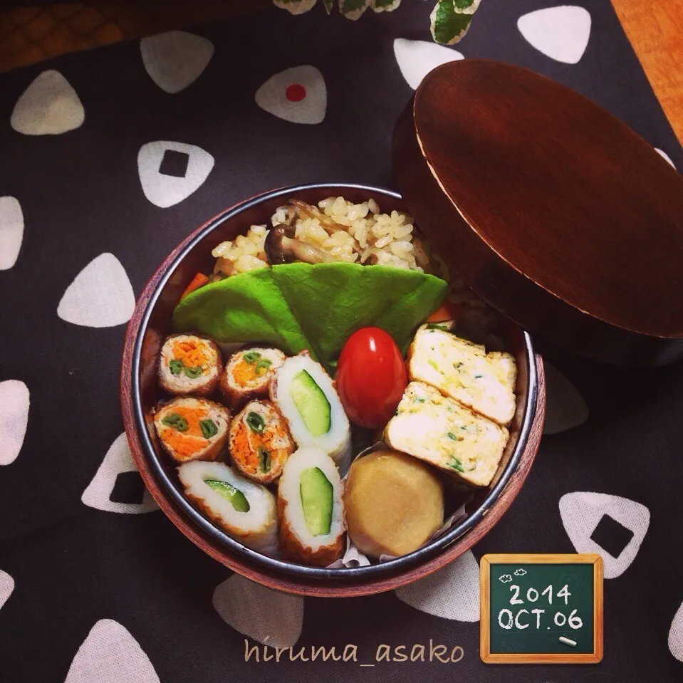 今日のお弁当 台風なので、自分だけテキトー弁当、かしわときのこの炊き込みご飯と肉巻き編|hiruma_asakoさん