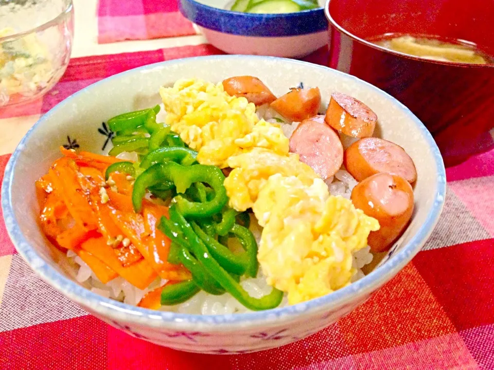 朝ご飯♪ミニ４色丼！|ひかるんさん