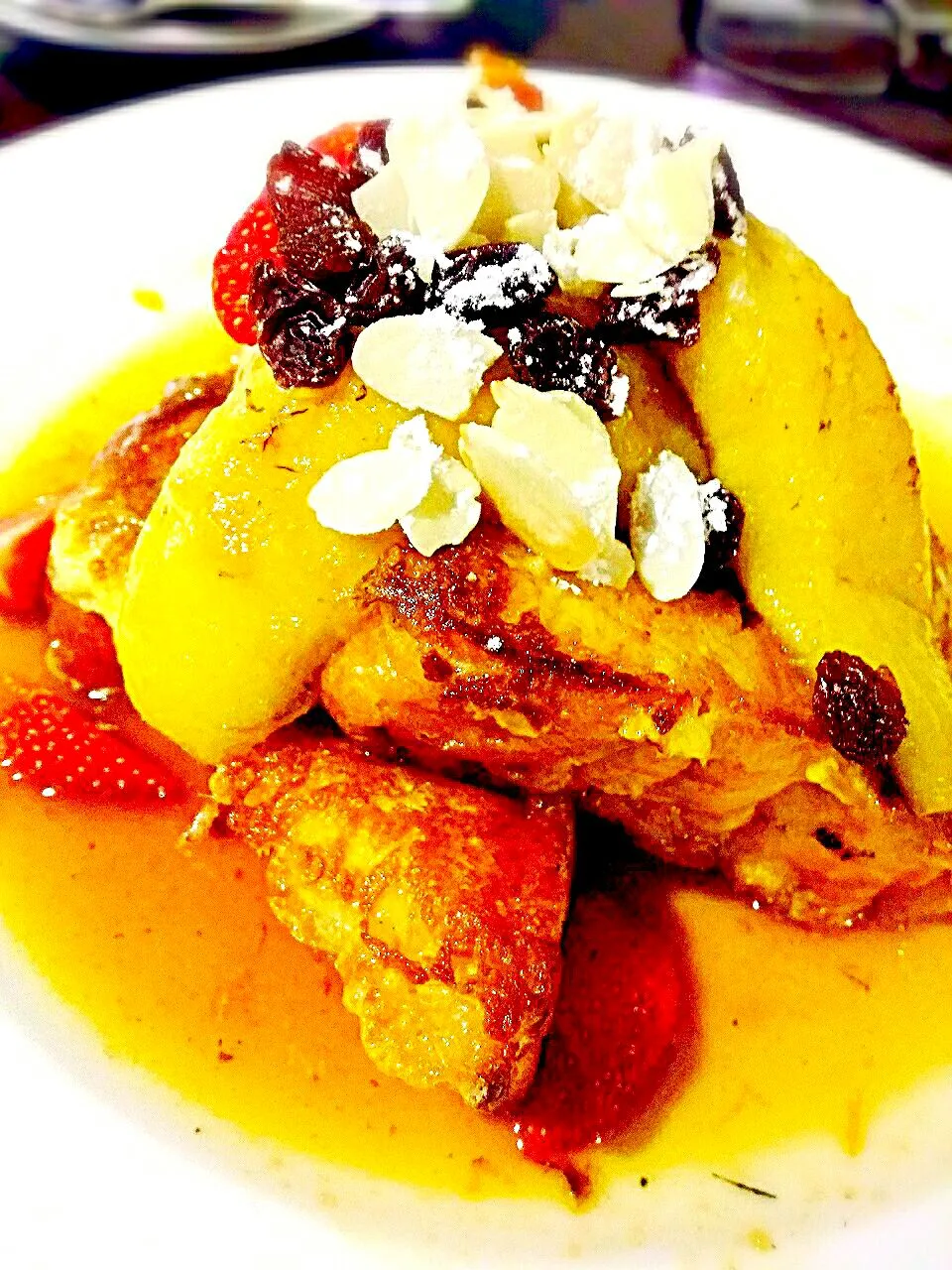 Caramelized French Toast with Bananas and Strawberries #Breakfast/Brunch|Blusherさん