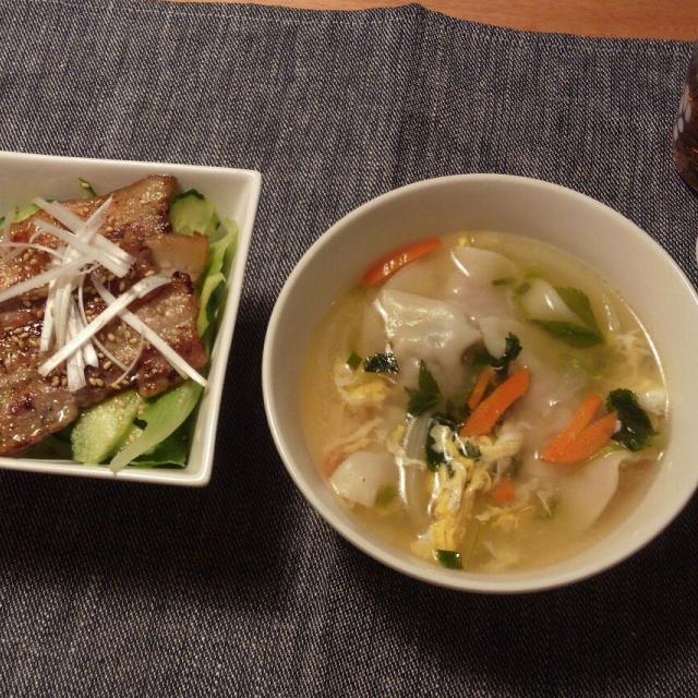 豚肉のサラダ丼 海老ワンタン入り野菜スープ簡単夕飯 子供達どんぶりにすると野菜もしっかり食べてくれる週の始まり忙しくて疲れたー Mmm Snapdish スナップディッシュ Id Kbf5ba