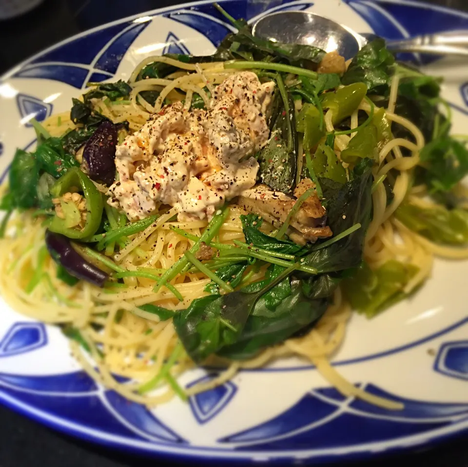 秋鮭とバジル、水菜のパスタ バター醤油味|takarkiさん