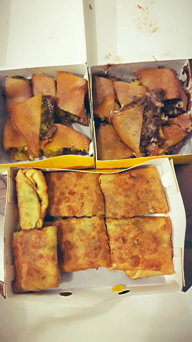 Snapdishの料理写真:martabak nutella,, martabak toblerone,, martabak telor|Cici Rosalinさん